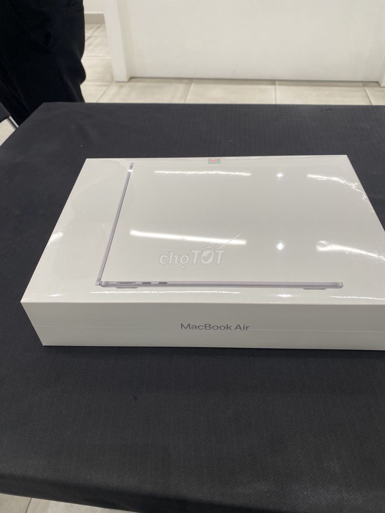 Bán MacBook Air M2 8GB/256GB mới 20 ngày màu xám