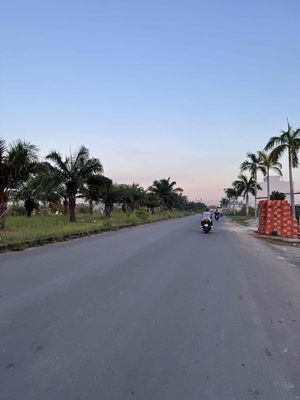 Lô góc 2 mặt tiền nhựa ngay khu hành chính xã Đức Hoà 8x25 KDC Tân Đuc