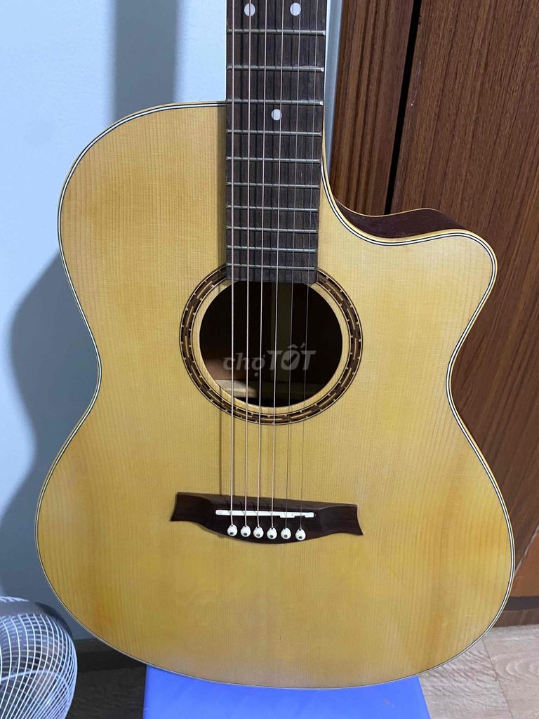 Guitar acoustic cho người mới tập đàn