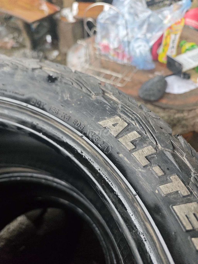 Em dư ba quả 265/50/20 lấp at gai 90%. Mua bán Phụ tùng xe tại Huyện Tân Sơn Phú Thọ được đăng bởi Hoang Tinh hình 4