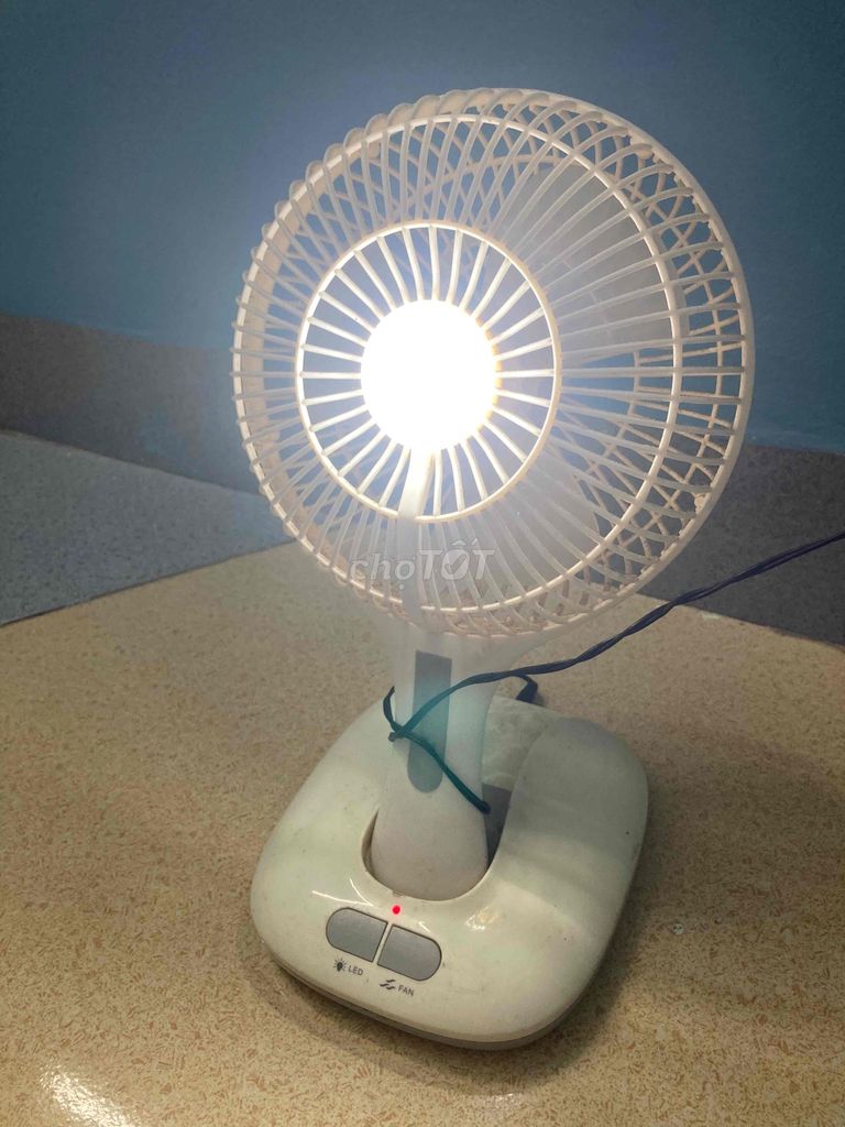 Quạt mini để bàn Trắng có đèn LED. Mua bán Quạt tại Quận Thanh Xuân Hà Nội được đăng bởi Thanh hình 1