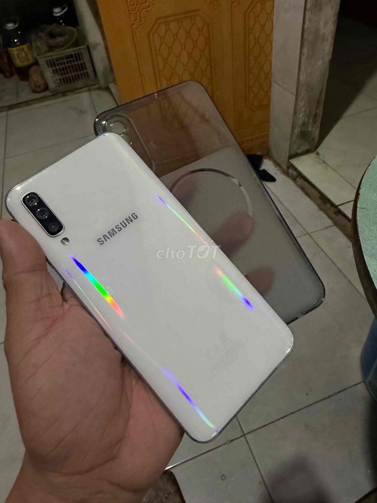 Samsung Galaxy A50 4GB 64GB Trắng. Mua bán Điện thoại tại Quận Cẩm Lệ Đà Nẵng được đăng bởi Xukute hình 1