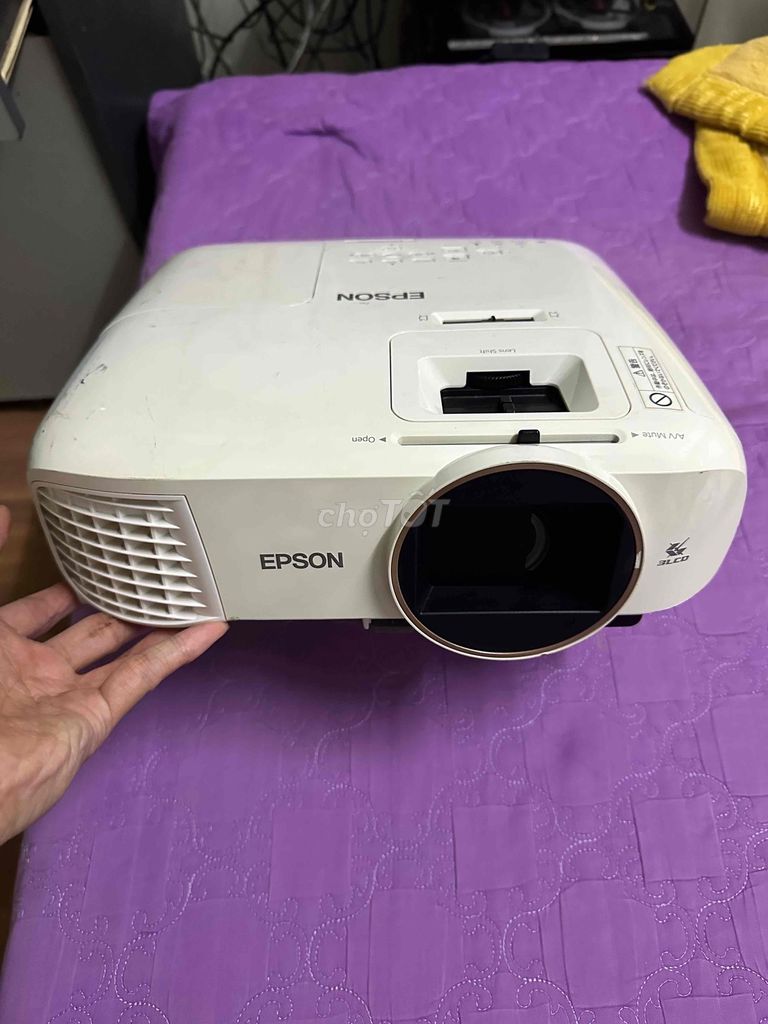 Máy chiếu Epson EH-TW5650 Trắng. Mua bán Đồ dùng văn phòng tại Quận Kiến An Hải Phòng được đăng bởi Hung hình 1