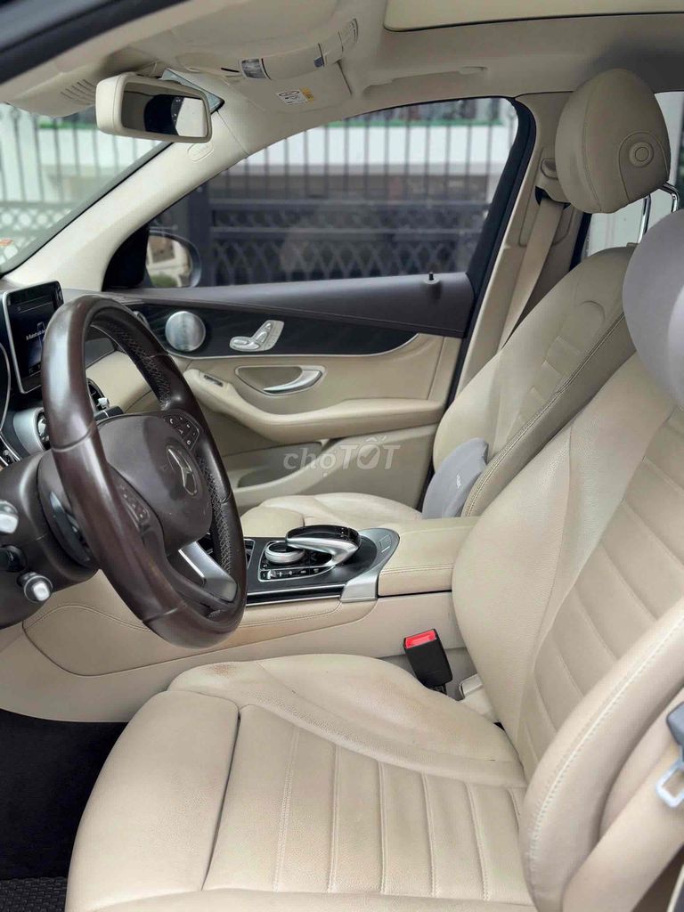 Mercedes Benz GLC300 4Matic sx 2018 đen/kem