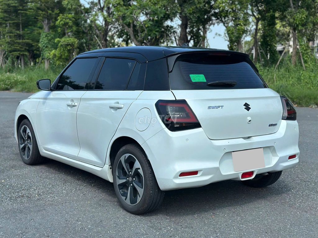 Suzuki Swift 2025 1.2CVT Hybrid Белый 8.000 км