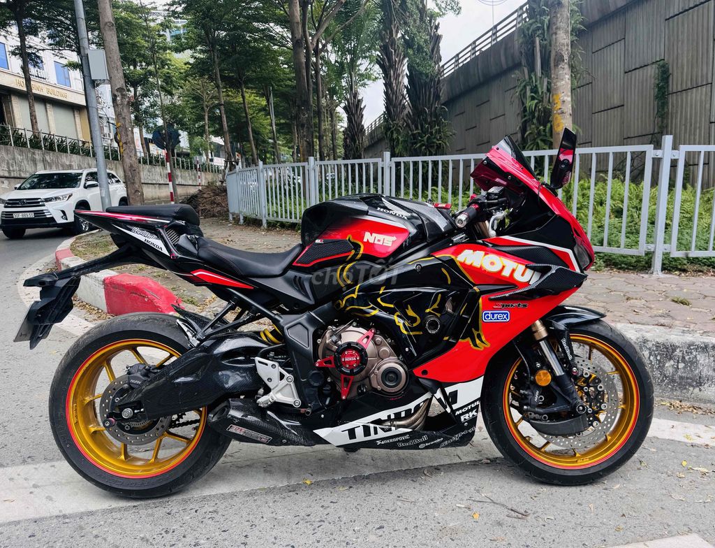 Honda CBR 650R 202I mới keng lên full cacbon 1000c. Mua bán Xe máy tại Quận Cầu Giấy Hà Nội được đăng bởi Tong motor xe may hình 4