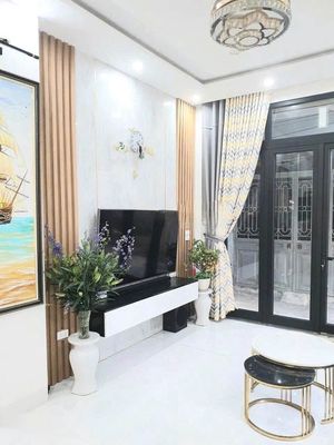 Nhà phố 42 m² · 5 PN · Đường Lạc Long Quân