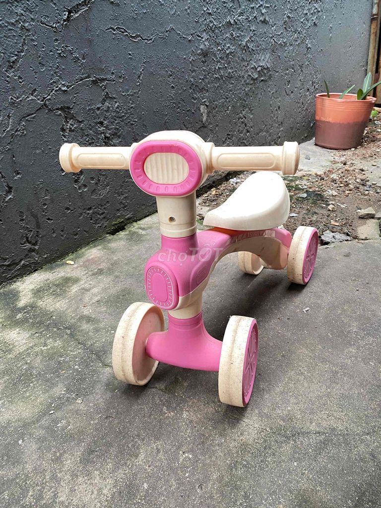 Xe chòi chân bé gái nhựa hồng. Mua bán Mẹ và bé tại Thành phố Thủ Đức Tp Hồ Chí Minh được đăng bởi Ánh Nguyệt hình 1