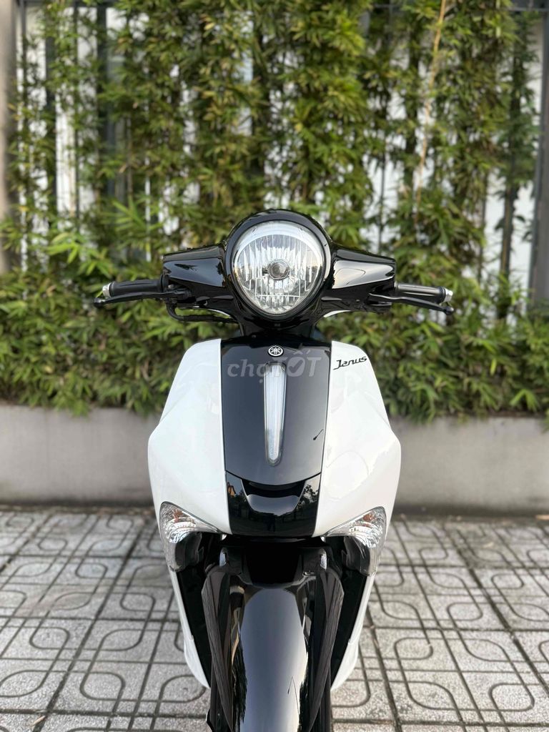 Janus bstp smakey trắng đen đẹp keng( bnx). Mua bán Xe máy tại Thành phố Thủ Đức Tp Hồ Chí Minh được đăng bởi cửa hàng xe máy Bốn Nguyễn quận 9 hình 3