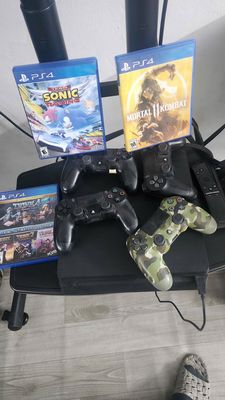 PS4 và 3 đĩa game như ảnh, có pes 21. Mua bán Thiết bị chơi game tại Quận Thanh Xuân Hà Nội được đăng bởi Công