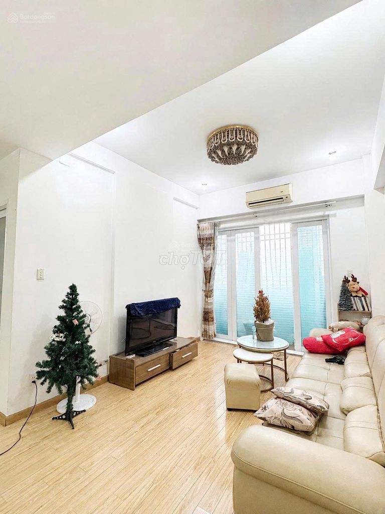 Rent · 2 bd · 81 м² · Quận 3, ул. Trường Sa