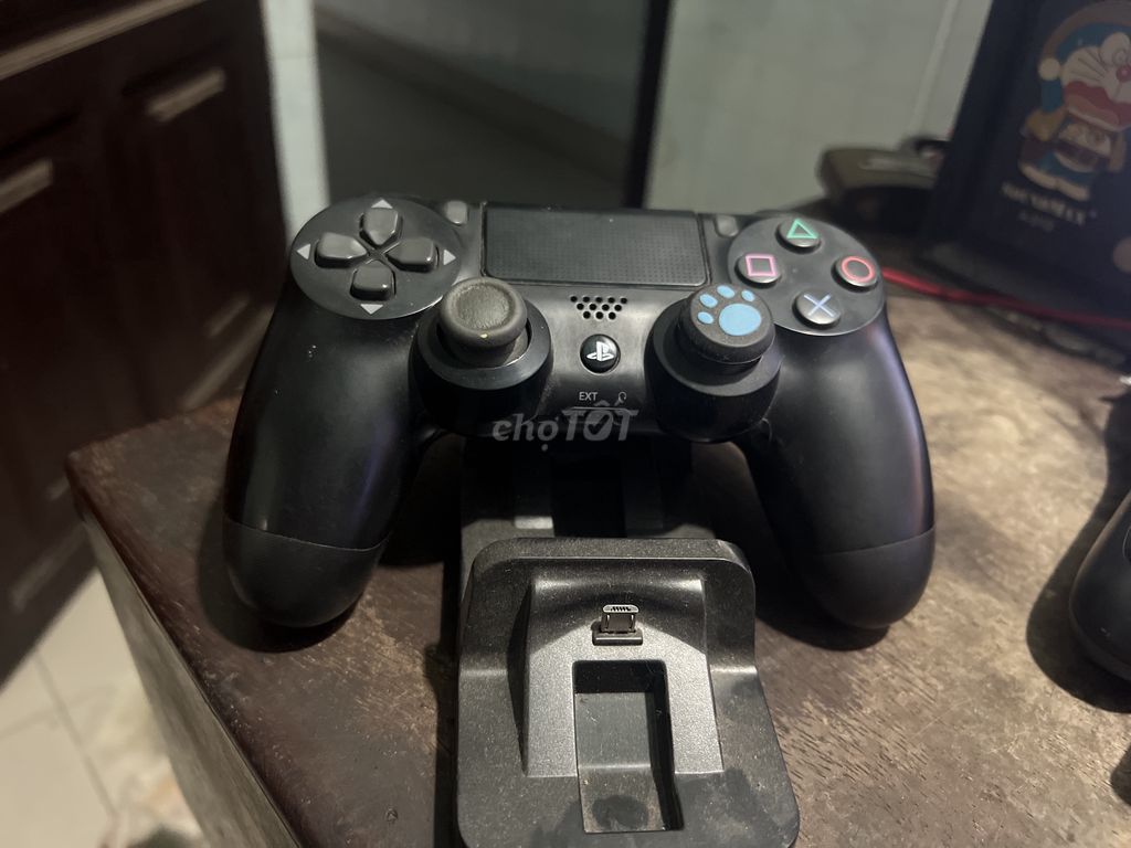 Tay cầm Dualshock PS4 chính hãng tặng dock sạc