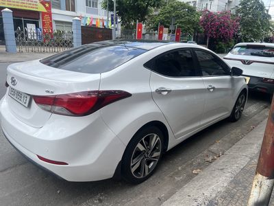 Hyundai Elantra Trắng Nhập khẩu