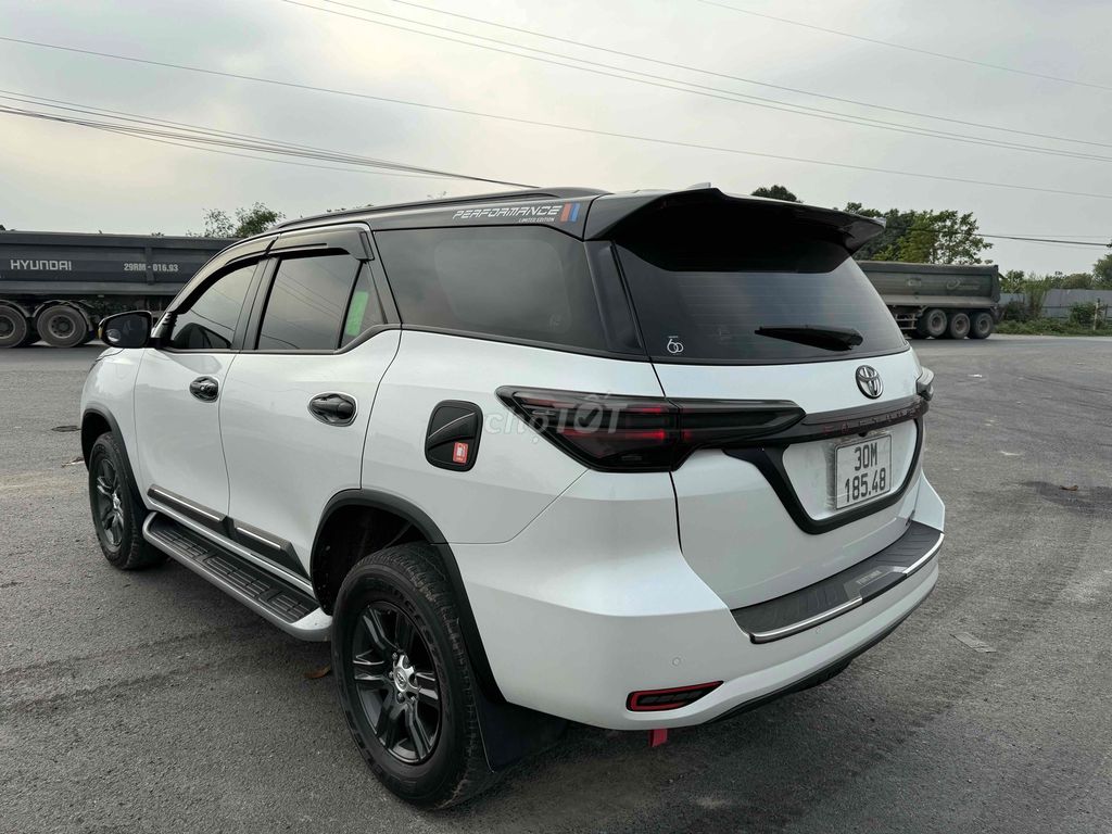 Toyota Fortuner 2022 2.4 4x2 AT - 36000 km. Mua bán Ô tô tại Quận Thanh Xuân Hà Nội được đăng bởi Nguyen van Nam hình 5