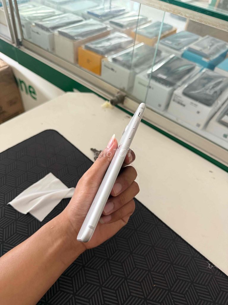 Apple iPhone 8 Plus Bạc Đã sử dụng. Mua bán Điện thoại tại Thị xã Tân Uyên Bình Dương được đăng bởi Hùng trần hình 1