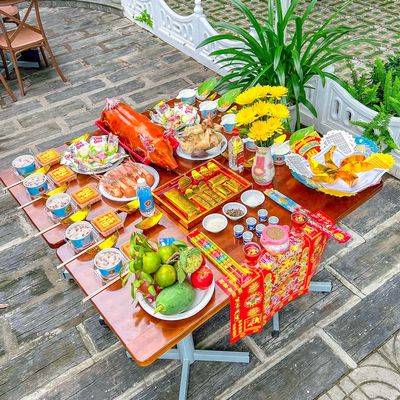 Mâm Cúng Có Heo Quay Nguyên Con Tại Cần Thơ.. Dịch vụ tại Quận Ninh Kiều Cần Thơ được đăng bởi Dịch vụ đồ cúng trọn gói Tâm Phúc Cần Thơ