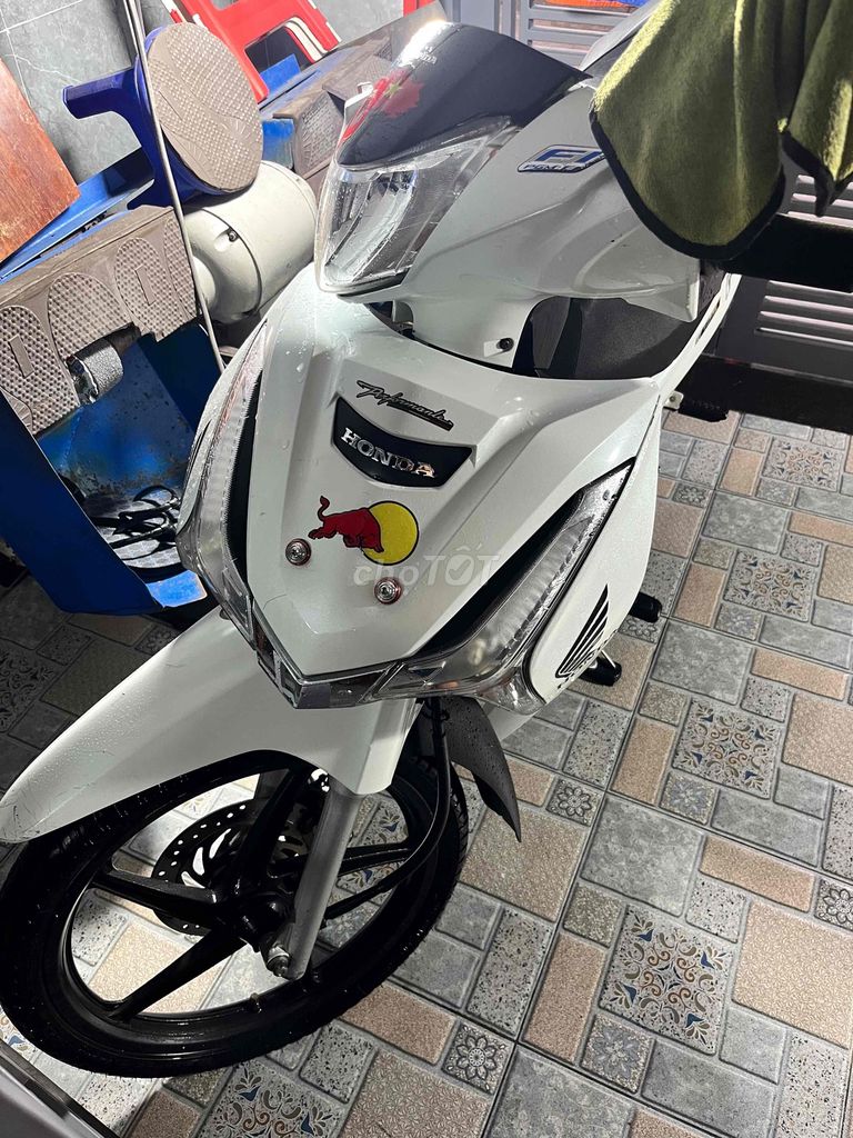 Мотоцикл Honda Future белый 377 602 км