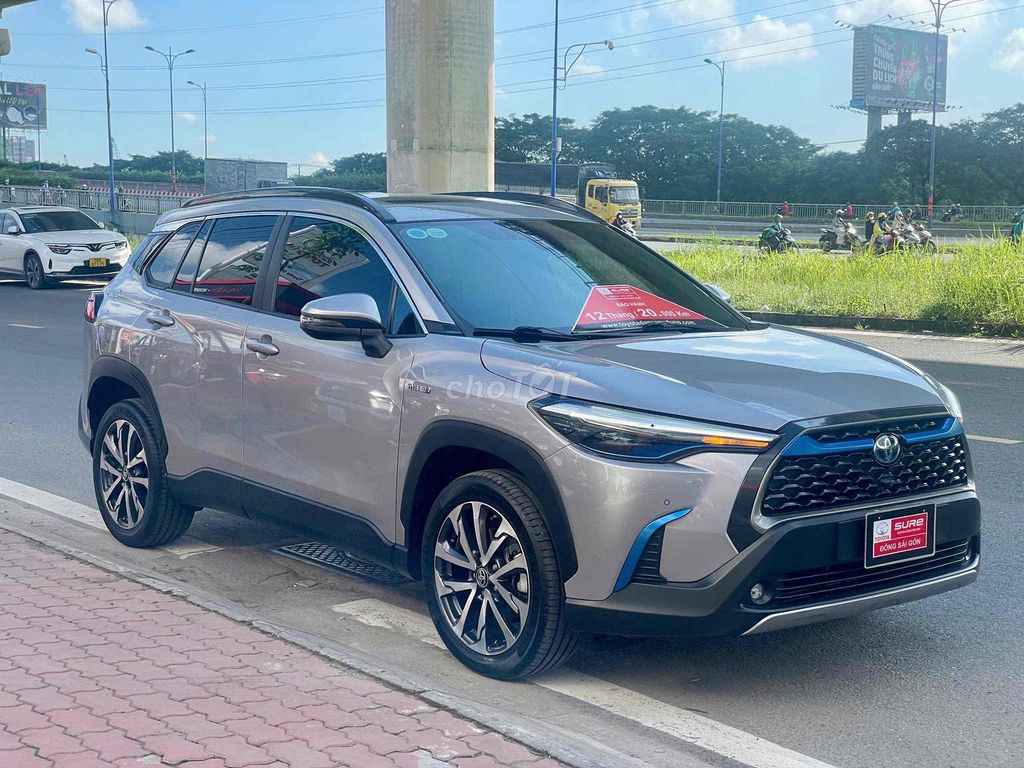 Toyota Corolla Cross 2021 xăng điện HV bao ra tên