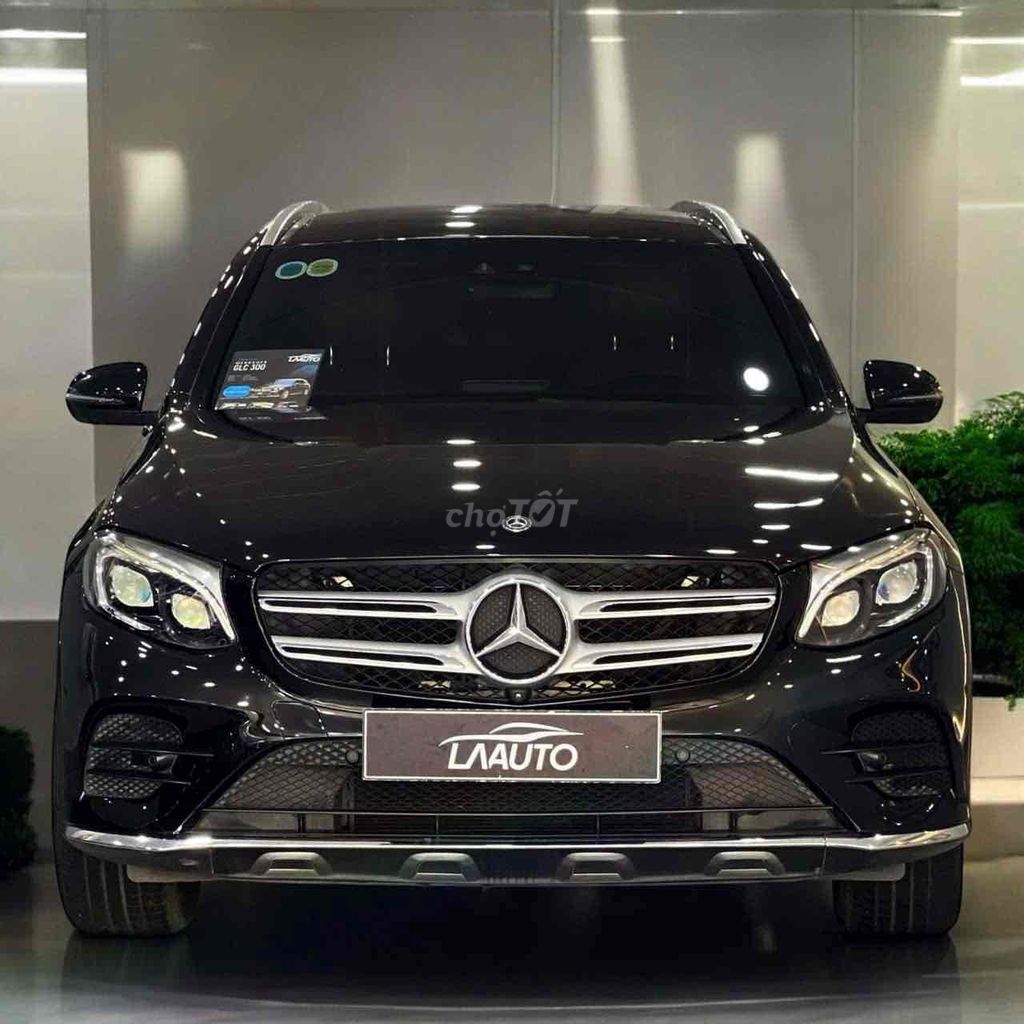 Mercedes GLC300 4Matic sx2018 1 chủ mua mới từ đầu