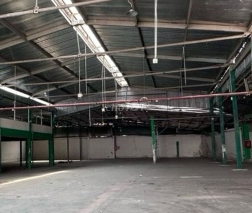 Thuê kho 390m2 Quận 7 có văn phòng, wc, điện, nước đủ