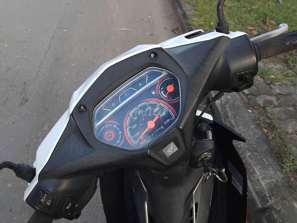 Honda Blade 2017 bán xác. Mua bán Xe máy tại Quận Liên Chiểu Đà Nẵng được đăng bởi Nguyễn Thái Thụy hình 4