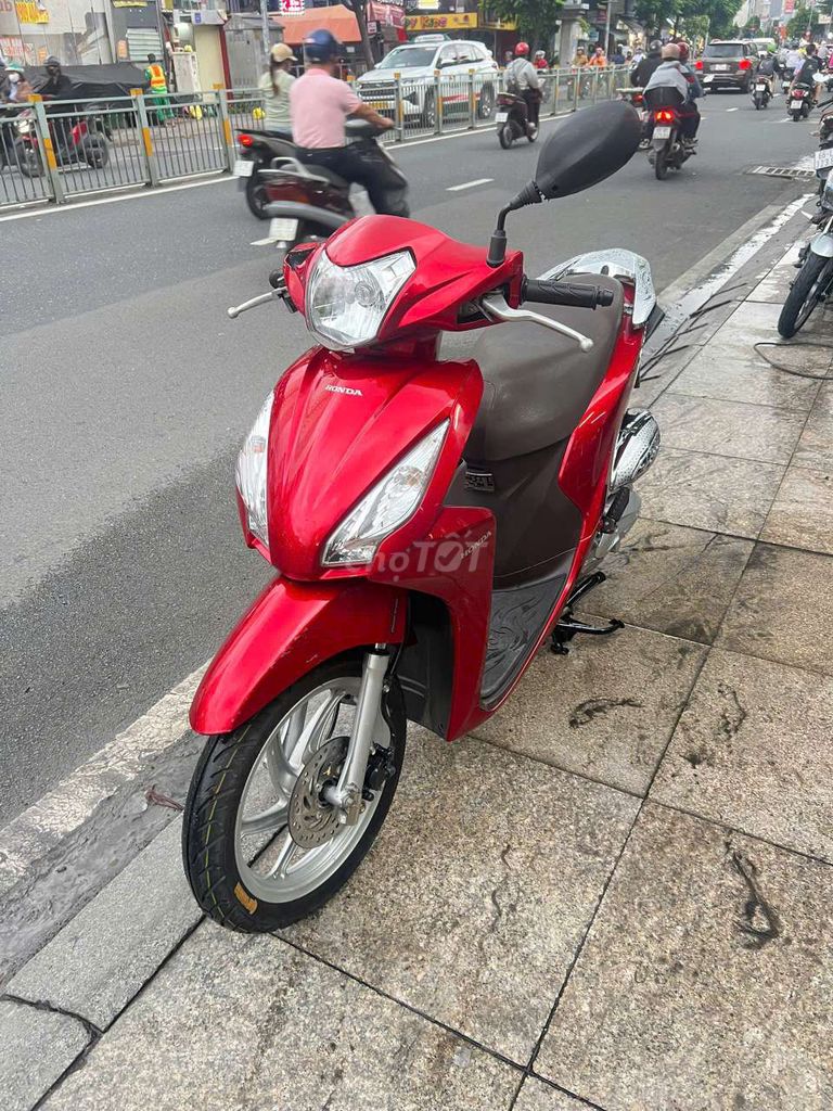 Красный Honda Vision 2029 б/у
