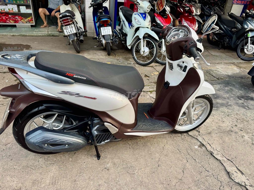 🔵🔵 SH Mode trắng nâu cuối 2014 rất đẹp có góp. Mua bán Xe máy tại Thành phố Biên Hòa Đồng Nai được đăng bởi XE MÁY CŨ THÀNH MỸ  hình 8