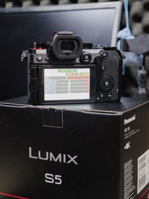 LUMIX S5 FULLFRAME CHƯA TỚI 300 SHOT