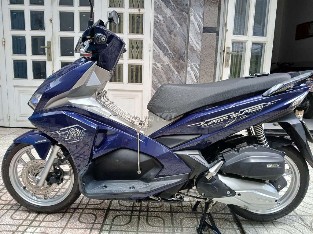 AIRBLADE 125 2019 КРАСИВАЯ АВТОВЛАДЕЛИЦА ПРОТИВ САЙГОНА