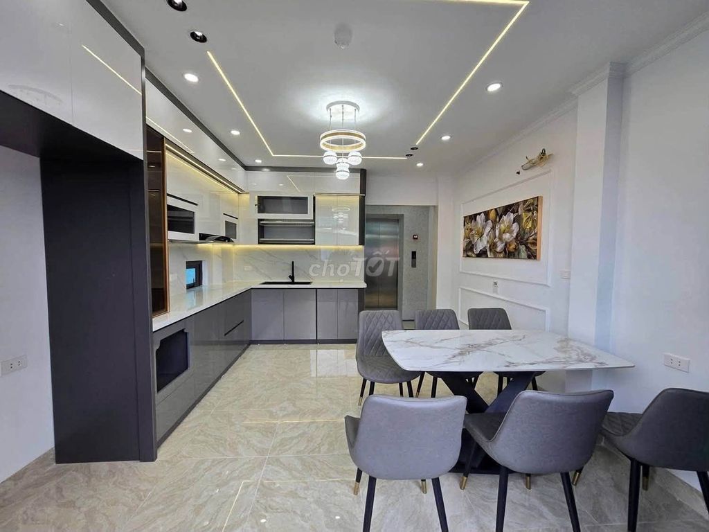 Продам 7-этажный дом с лифтом, избегание автомобилей, 34 м2, 16,5 млрд
