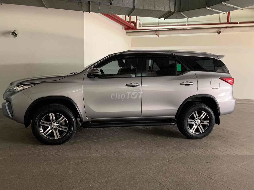 Toyota Fortuner 2018, дизель, механика, серебристый
