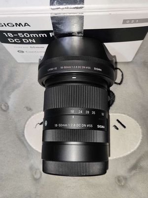Ống kính Sigma 18-50mm F2.8 DC DN