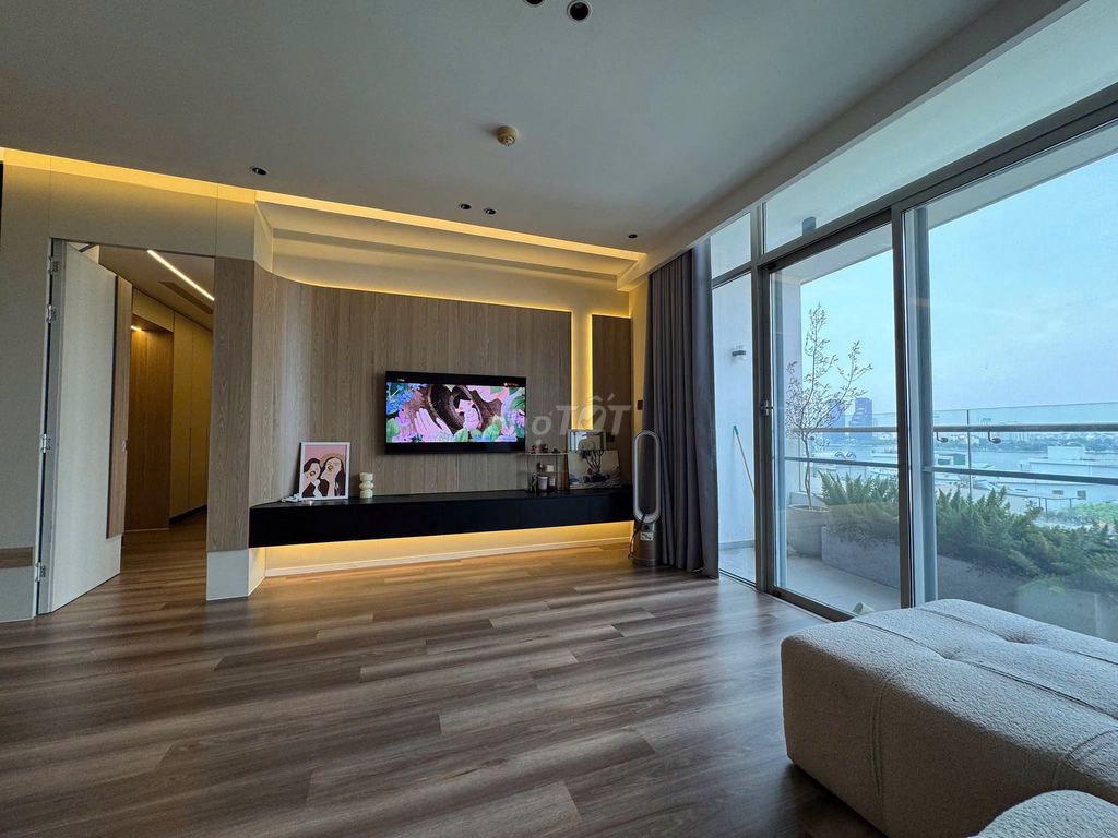 Квартира в ЖК Ho Tay Watermark на Лак Лонг Куан 102 м² с видом на озеро