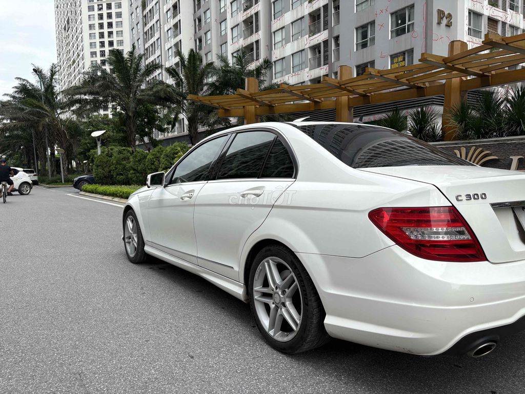 Mercedes Benz C Class 2012 C300 AMG - 90000 km. Mua bán Ô tô tại Quận Hai Bà Trưng Hà Nội được đăng bởi Bùi hiển hình 4