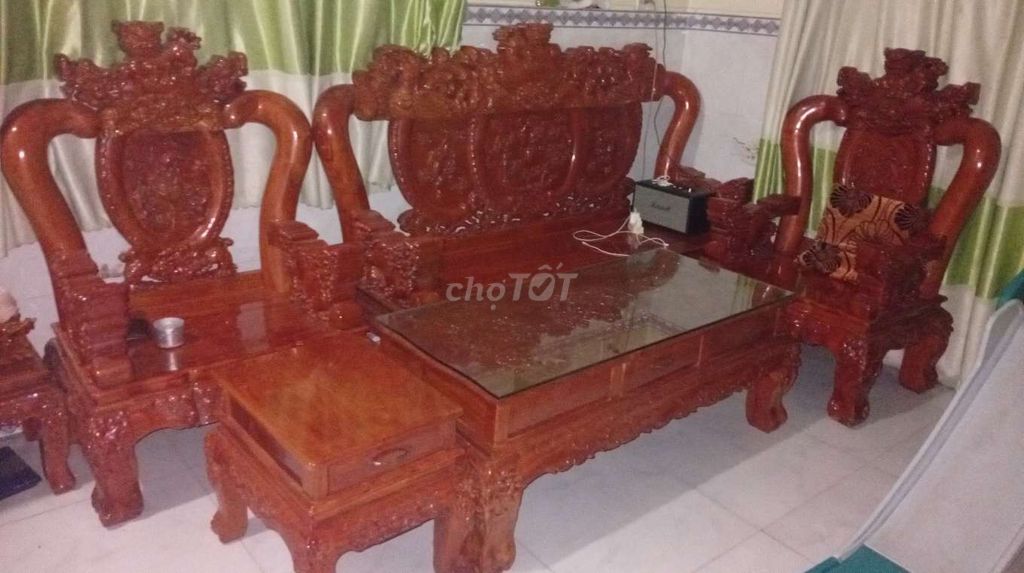 Bộ bàn ghế gỗ phòng khách chạm khắc nâu đỏ. Mua bán Bàn ghế tại Thành phố Tân An Long An được đăng bởi Đặng Xuân Phát hình 1