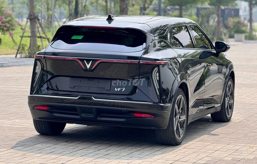 Vinfast VF7 Plus 2026 полный привод 6000 км электро