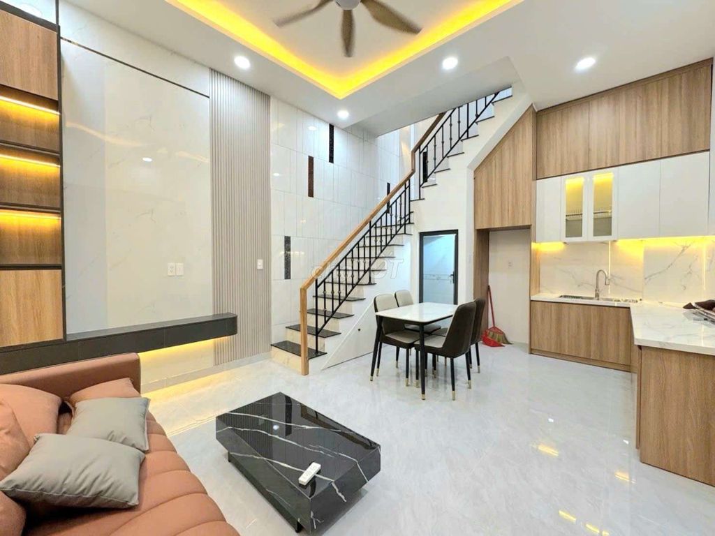 Bán nhà 3 tầng, cạnh Himlam, quận 7, view BITEXCO, 4.98 tỷ