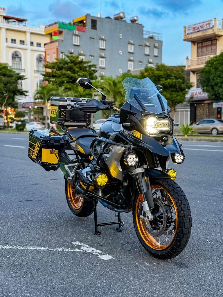 GS 1250 bản Kỉ Niệm 40th. Mua bán Xe máy tại Quận Hải Châu Đà Nẵng được đăng bởi Thái Hoàng Phi Linh hình 4