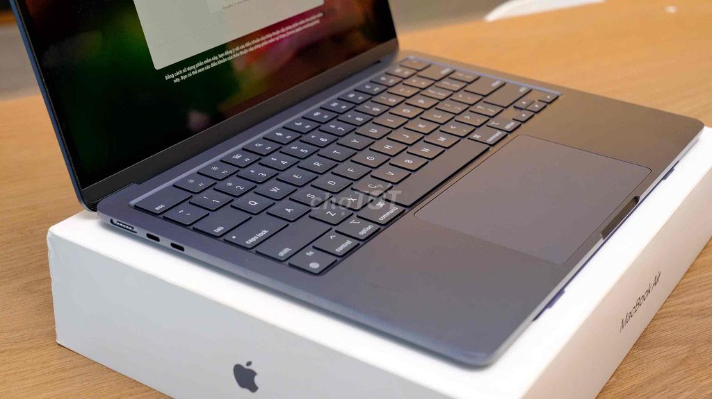 MacBook Air M2 13 inch New Open Box. Mua bán Laptop tại Quận Bình Thạnh Tp Hồ Chí Minh được đăng bởi Vân Anh 2Tech House hình 1