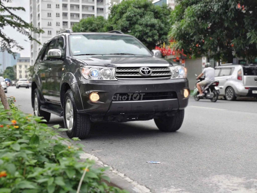Toyota Fortuner 2.5G số sàn máy dầu 2010 siêu đẹp. Mua bán Ô tô tại Quận Cầu Giấy Hà Nội được đăng bởi Cao Quý hình 2