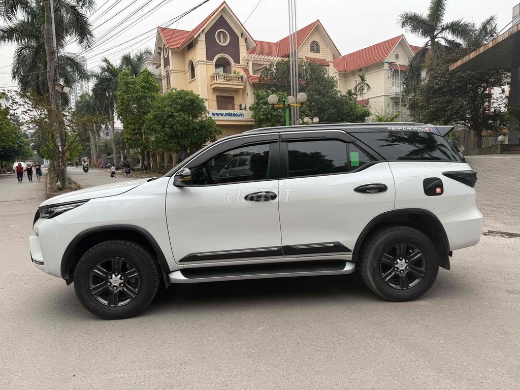 Toyota Fortuner 2022 2.4 4x2 AT - 36000 km. Mua bán Ô tô tại Quận Thanh Xuân Hà Nội được đăng bởi Nguyen van Nam hình 8