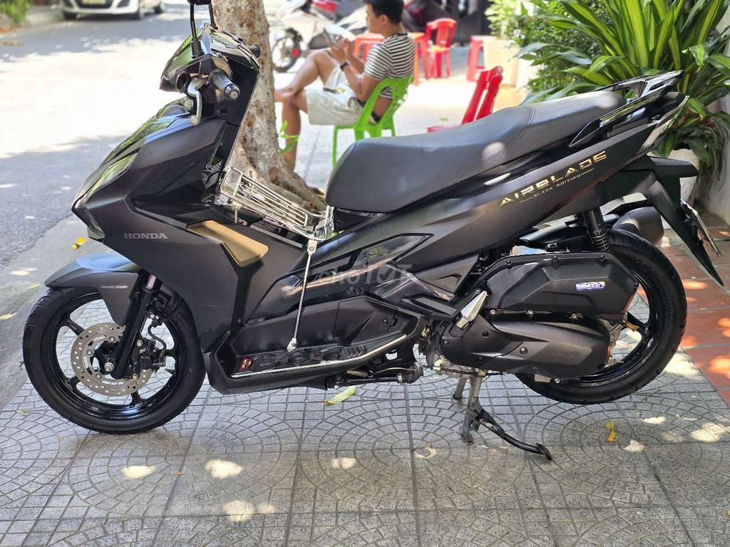 Honda Air Blade 4V 2023 Матовый черный спорт