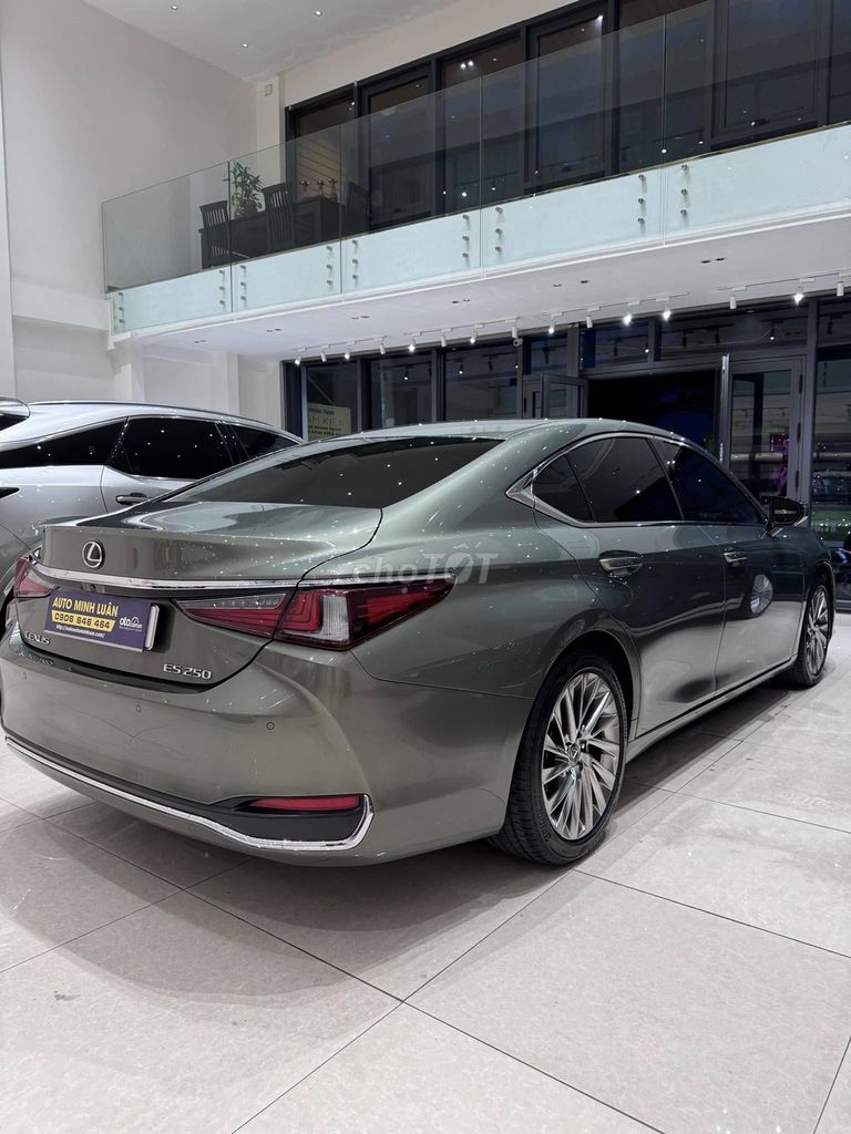 Lexus ES 250 model 2021 màu hiếm. Mua bán Ô tô tại Quận Gò Vấp Tp Hồ Chí Minh được đăng bởi Sĩ Minh hình 6