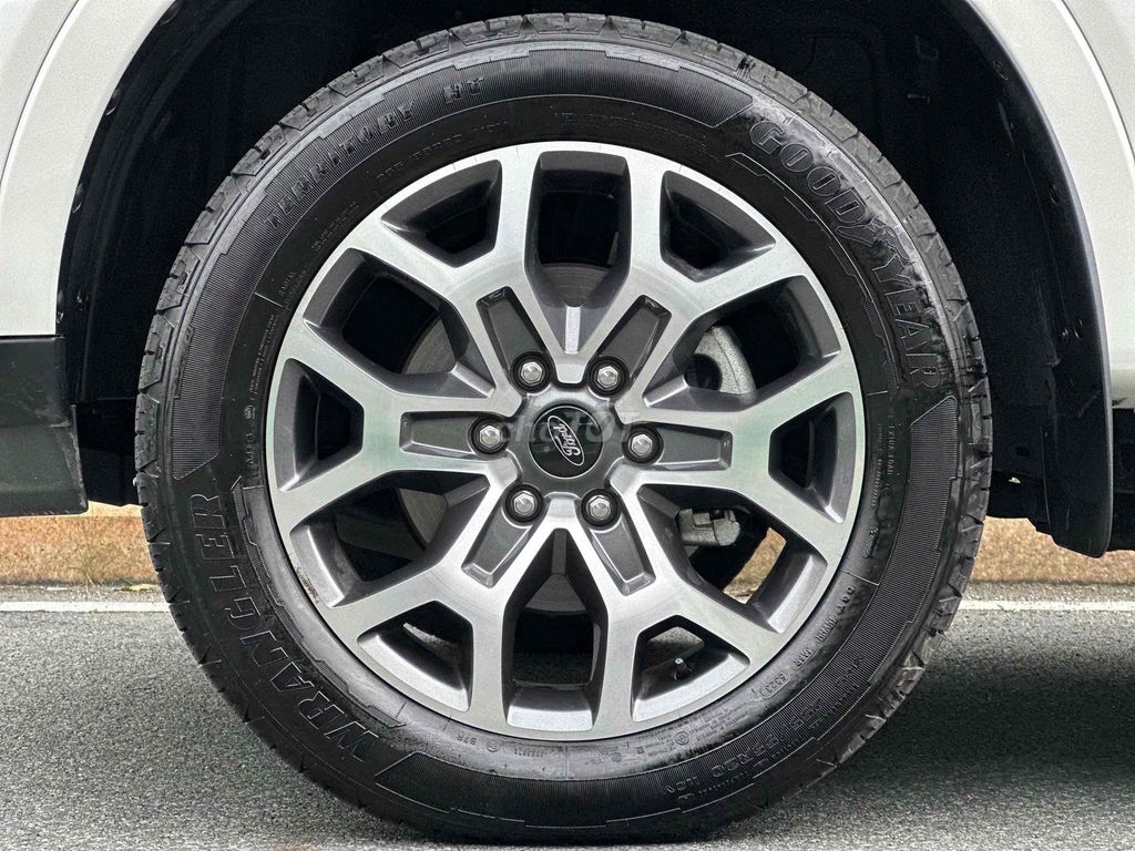Siêu Lướt Ford Everest 2024 Titanium 2.0L 4x2 AT. Mua bán Ô tô tại Thành phố Thủ Đức Tp Hồ Chí Minh được đăng bởi Phúc Nguyên hình 15