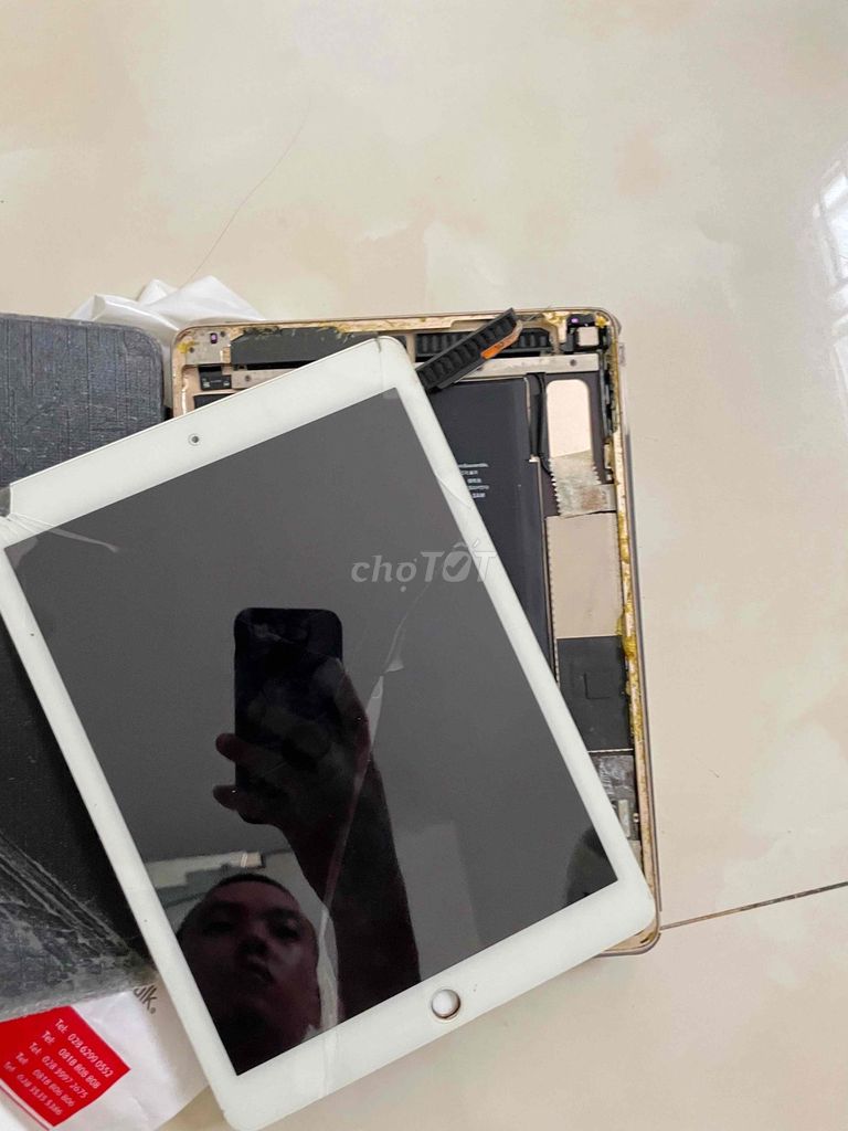 Bán Apple iPad Air 2 rơi bể màn hình. Mua bán Máy tính bảng tại Quận 7 Tp Hồ Chí Minh được đăng bởi Thang hình 1