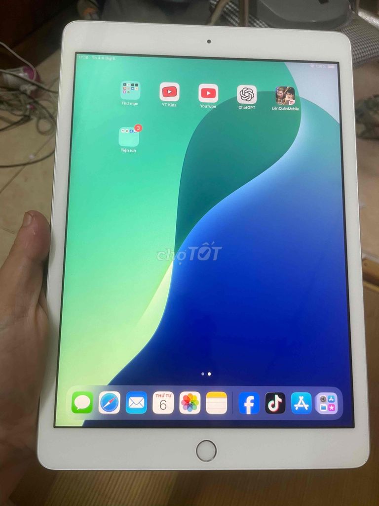 Apple iPad Gen 8 32GB Bạc. Mua bán Máy tính bảng tại Quận Thanh Xuân Hà Nội được đăng bởi Linh Chu hình 1