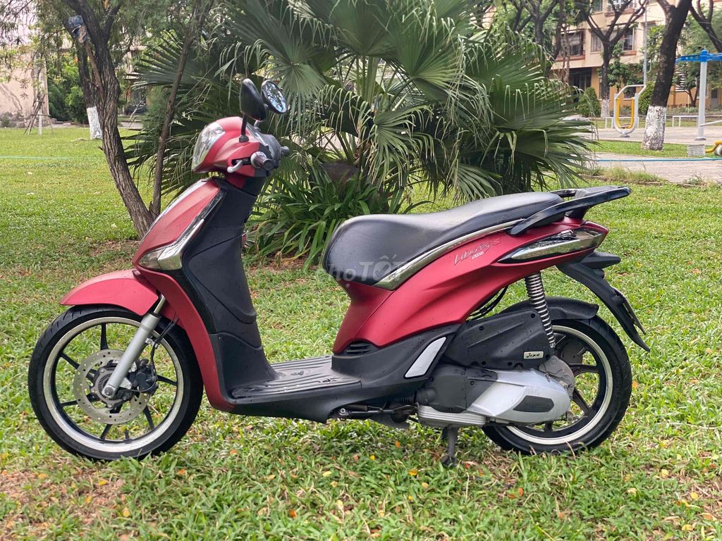 Piaggio Liberty iGet ABS красно-черный