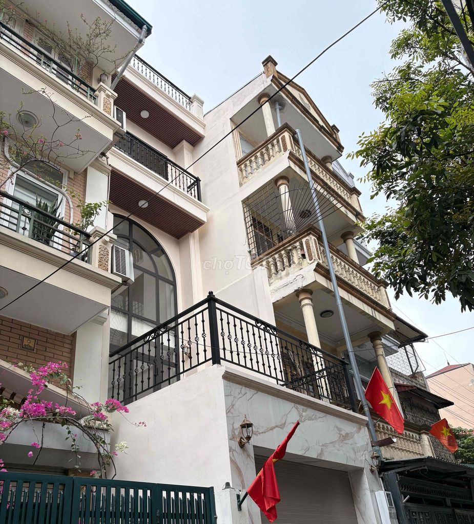 NHÀ MỚI ĐẸP- THANG MÁY- OTO TRONG NHÀ