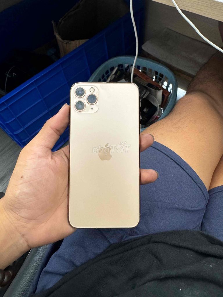 Apple iPhone 11 Pro Max 256GB Vàng Đã sử dụng. Mua bán Điện thoại tại Thành phố Thủ Dầu Một Bình Dương được đăng bởi huy nhỏ hình 1