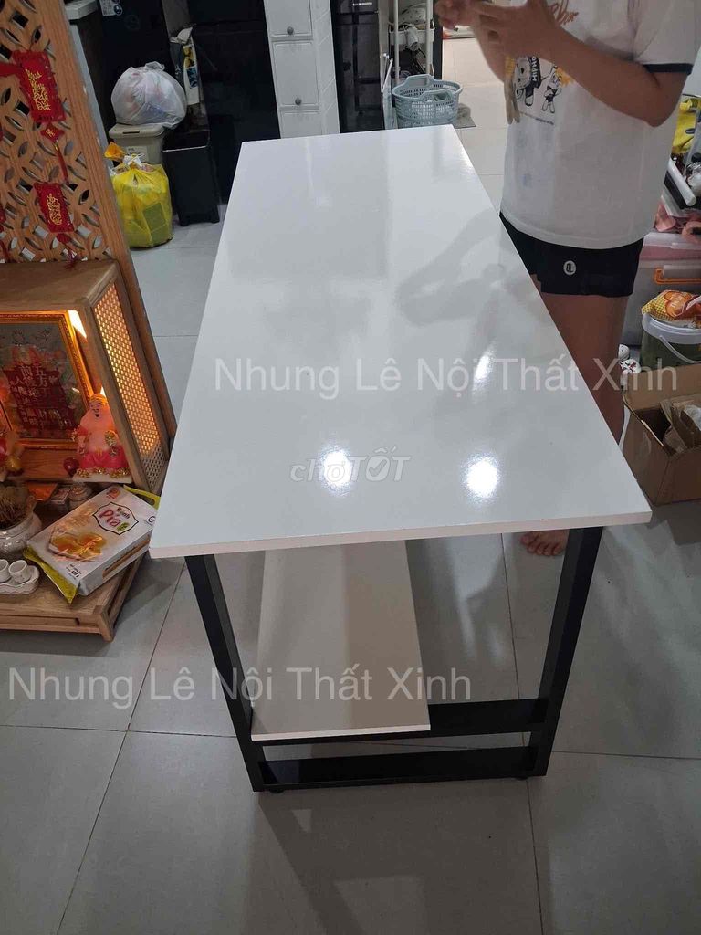 Bàn làm việc văn phòng rộng. Mua bán Đồ dùng văn phòng tại Quận Sơn Trà Đà Nẵng được đăng bởi Nội Thất Xinh hình 1